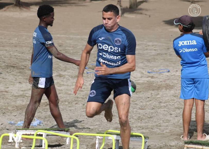 Motagua realiza trabajos de pretemporada en Tela y Diego Vázquez con varias sorpresas