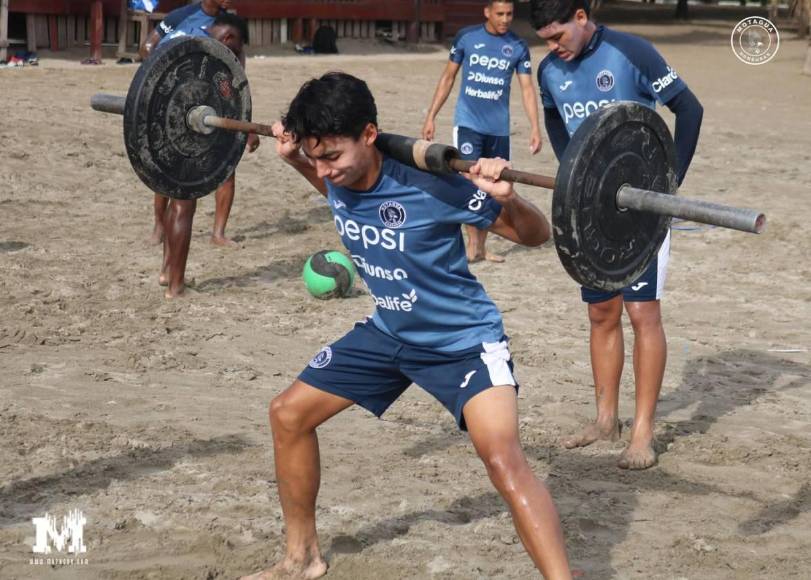 Motagua realiza trabajos de pretemporada en Tela y Diego Vázquez con varias sorpresas