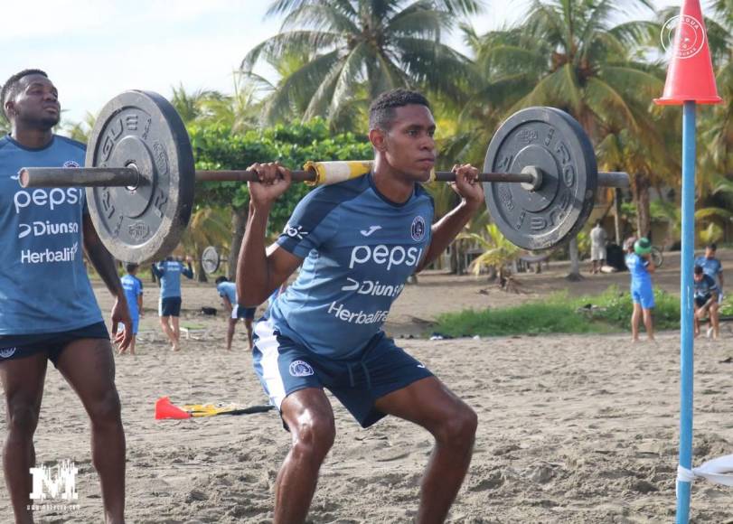 Motagua realiza trabajos de pretemporada en Tela y Diego Vázquez con varias sorpresas