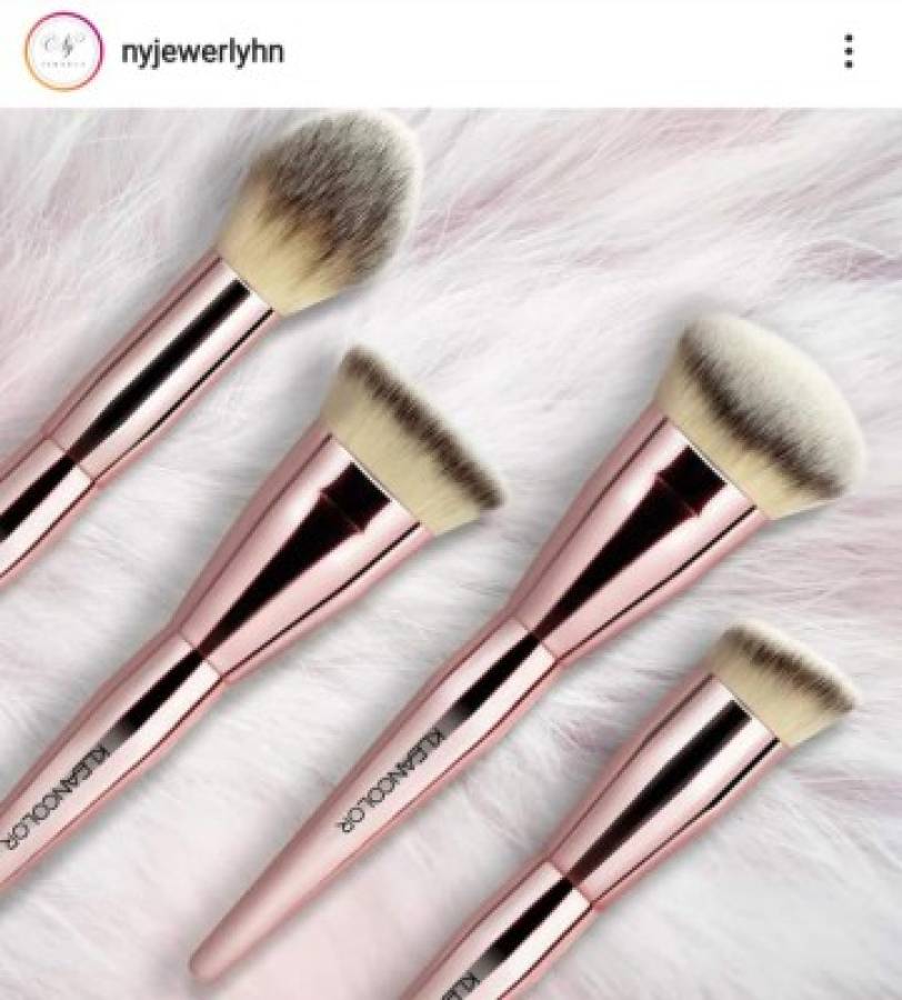 NY Jewerly pone a disposición de sus clientes una amplia gama de líneas cosméticas y cuidado personal, sobre todo de precios económicos y accesibles. Entre marcas como Celavi, Beauty Creations, Kleancolor y Dolce Bella, el regalo perfecto para mamá puede salir de aquí.Encuéntrela en Instagram como @nyjewerlyhn. Teléfono: 9747-5683.