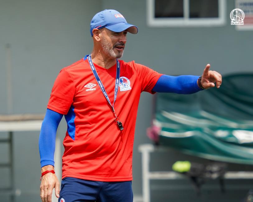 Olimpia suma nueva alta: El 11 titular de Espinel en busca de herir a Marathón en la final