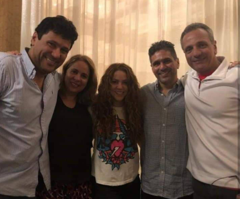 Así es Lucy Mebarak, la hermana de Shakira que huyó de España