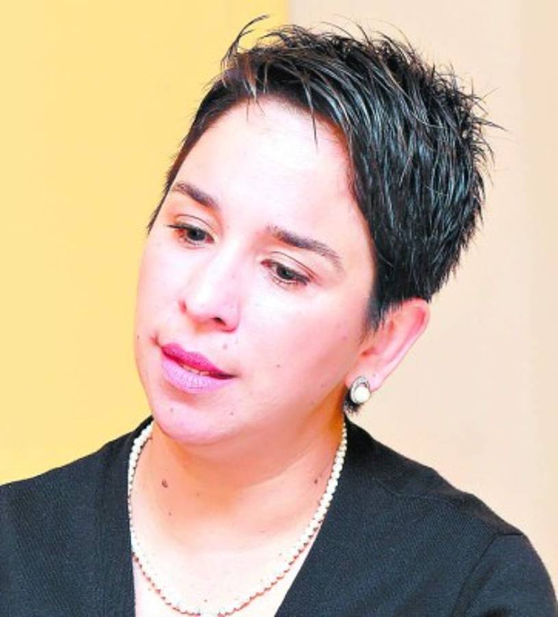 Karla Eugenia Cueva Aguilar: 'Si unos reman en una dirección y otros en otra, la barca se hunde'