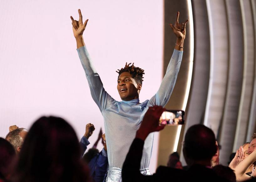 ¿Quién es Jon Batiste, el jazzista que se consagró en los Grammy?
