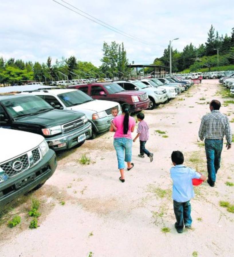 Carros de lujo morosos con la DEI