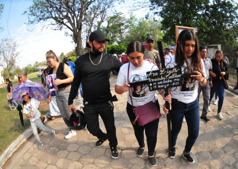 Cargando su foto, así fue la caminata para despedir a Ana Hernández