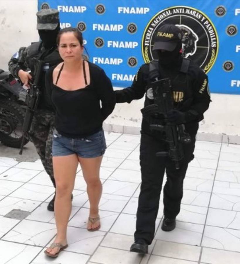 A alias 'La Pucha' al momento de ser detenida se le decomisó dinero en efectivo.