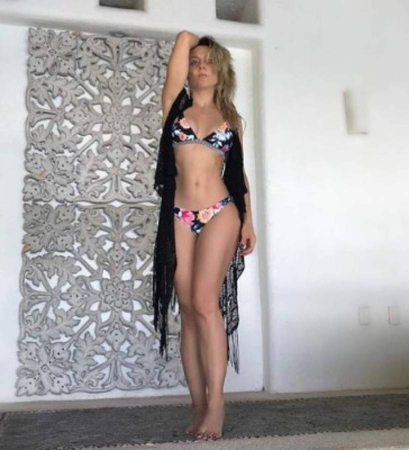 Fey celebra sus 45 años mostrando caderas en diminuto bikini
