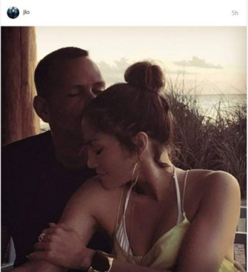 Con esta foto Jennifer dejó ver que se encuentra en una buena relación con Alex Rodríguez. Foto: Instagram