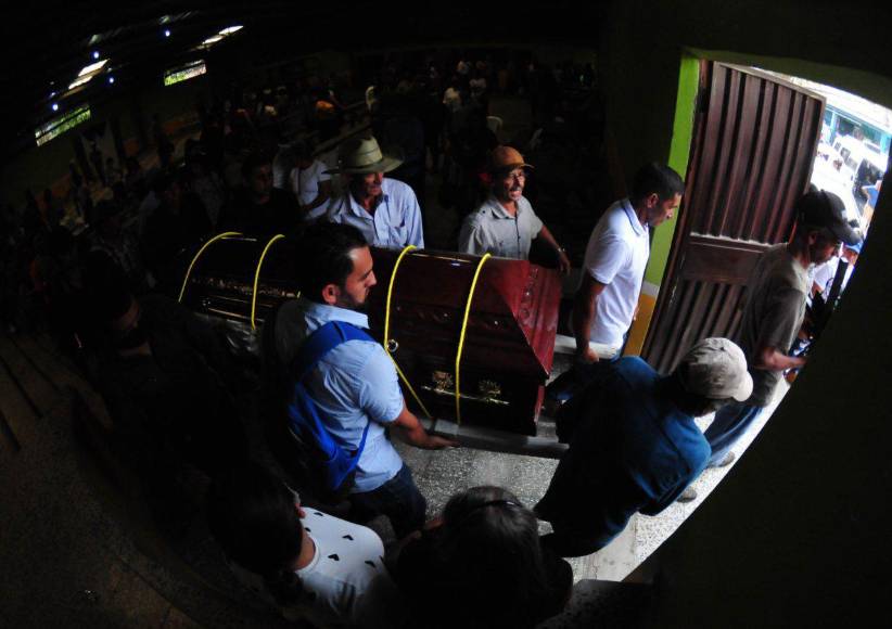 Cargando su foto, así fue la caminata para despedir a Ana Hernández
