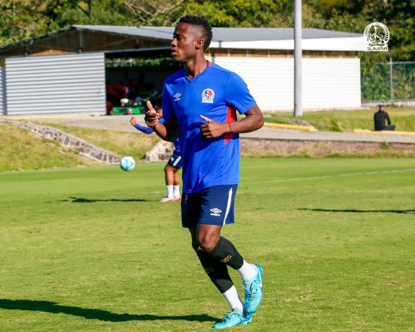 Olimpia suma nueva alta: El 11 titular de Espinel en busca de herir a Marathón en la final