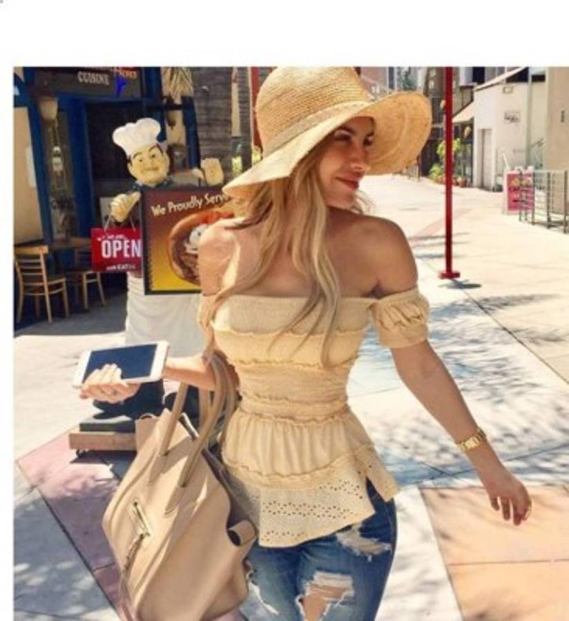 Alexa Dellanos luce irreconocible tras dar un giro de 180 grados en su vida