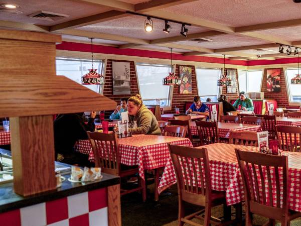 Locales con diseño de los 80 y 90 resurgen en EE. UU.