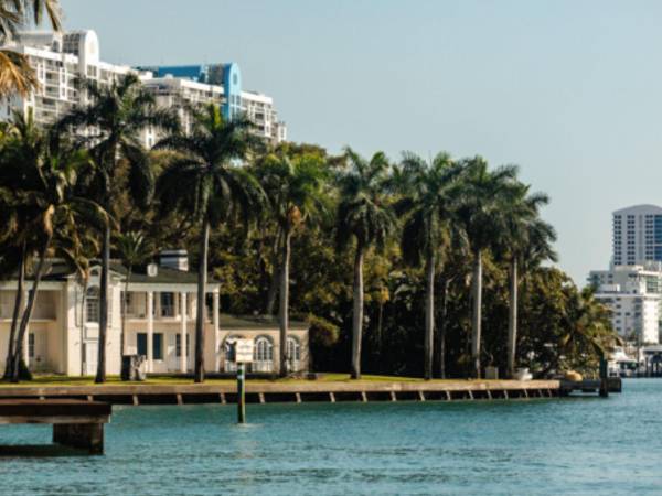 Los compradores más exigentes quieren propiedades frente al mar, con amplios terrenos y vistas