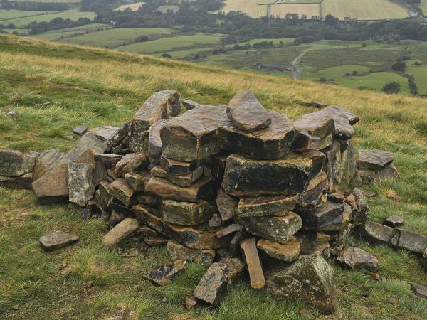 Un gran montón de piedras que Stuart Cox derribó en julio en un sendero del Distrito Peak, en Inglaterra. (Stuart Cox)