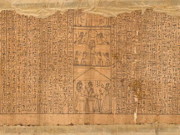 Un trozo del Papiro de Pasherashakhet, parte de varios pergaminos funerarios del antiguo Egipto hoy exhibidos.