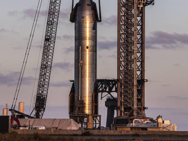 El Starship, aún incapaz de transportar la carga prometida, ha explotado en tres de cuatro pruebas recientes. (Meridith Kohut para The New York Times)