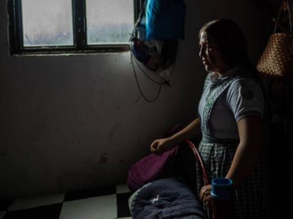 Cheila Carranza, de 14 años, hija de Alejandro Carranza, quien murió en un ataque de EU en septiembre. (Federico Rios para The New York Times)