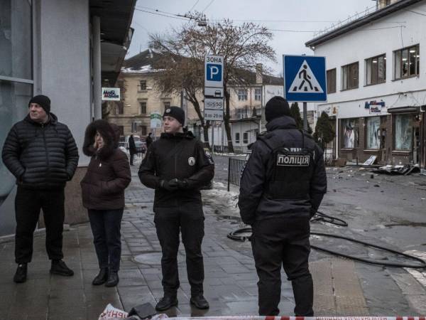 Hungría dijo que bloquearía las sanciones y el paquete de ayuda debido a los cortes en el suministro del oleoducto Druzhba, que atraviesa Ucrania y suministra crudo ruso a Hungría y Eslovaquia.