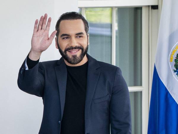 El éxito del Presidente Nayib Bukele en restablecer la seguridad en El Salvador lo ha hecho sumamente popular.