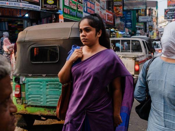 Una de las metas del nuevo Gobierno de Sri Lanka es que el entorno laboral sea mejor para ellas. (Gabriela Bhaskar para The New York Times)