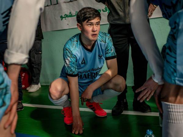 A sus 17 años, Alireza se ha convertido en un héroe nacional tras vencer a Irán, desafiando con su éxito las rígidas prohibiciones del régimen talibán.