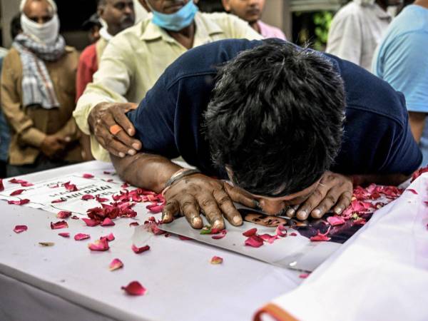 Un homenaje al hijo y la nuera de Anil Ambalal Patel. “Dios se los llevó”, dijo sobre su familia.