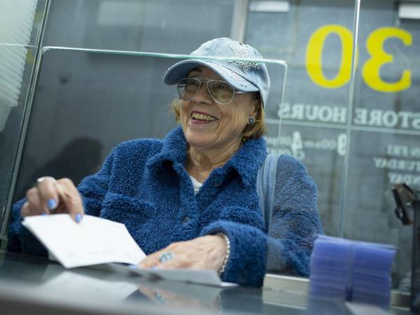 Jennifer Tessler vendió artículos de oro por 7 mil 338 dólares. “Creo que voy a tomar una limusina a casa”, dijo.