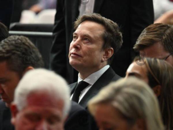 Elon Musk ha sido explícito sobre sus esfuerzos por moldear la forma en que su chatbot, Grok, responde.