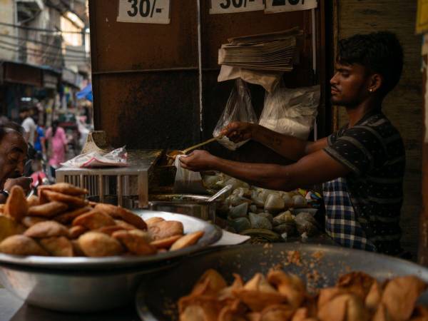 Las samosas, un bocadillo frito muy popular, lideraron la lista de alimentos a consumir con moderación.