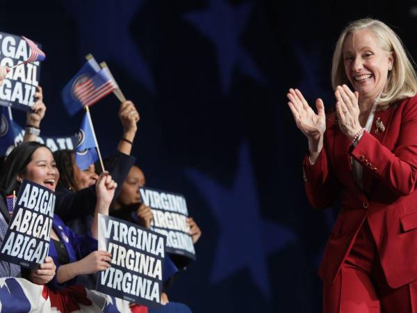 Abigail Spanberger, Gobernadora electa de Virginia, hizo de reducir el costo de vida el meollo de su candidatura.