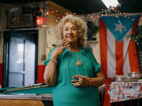 Ni Lady Gaga ni Karol G: la verdadera estrella del medio tiempo fue Toñita, la puertorriqueña que mantiene vivo el calor de la isla en el frío de Brooklyn.