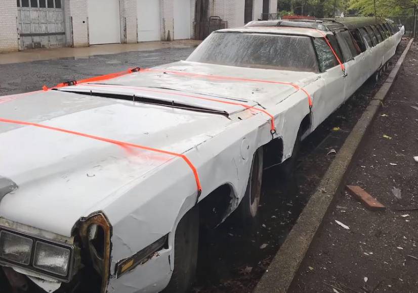 24 ruedas, piscina y helipuerto, así es el auto más largo del mundo