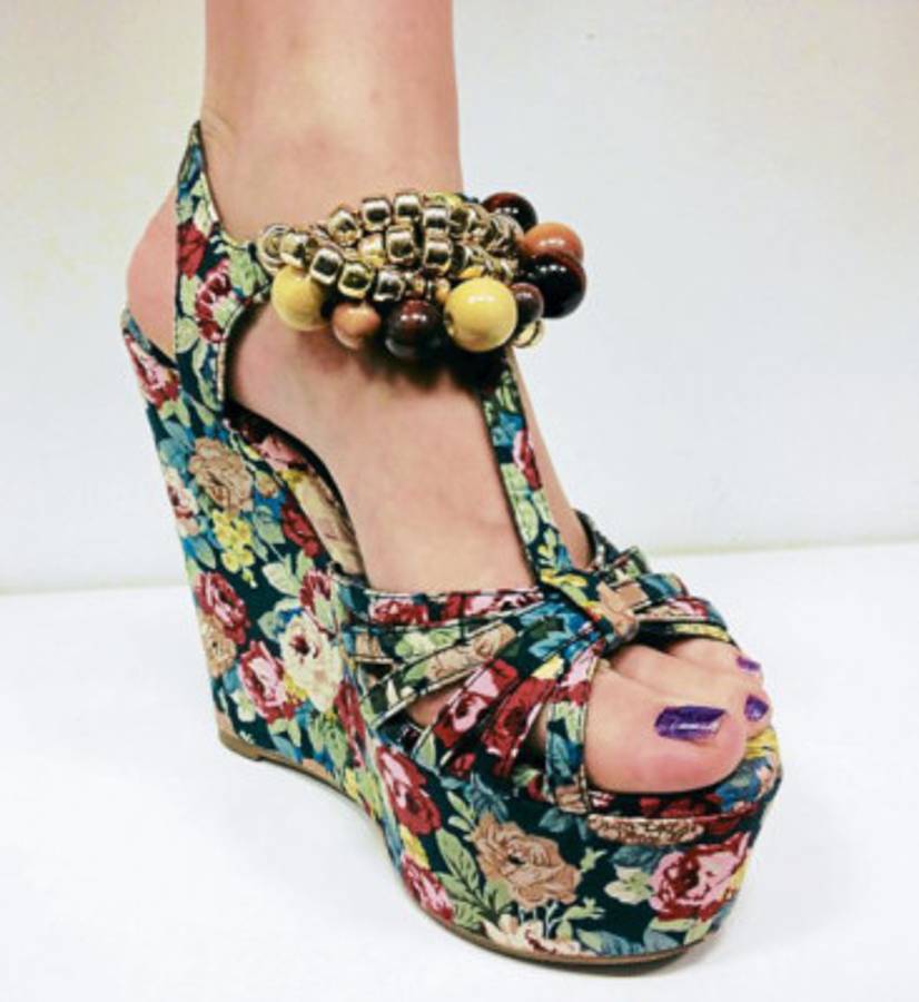 ¿Cómo hacer diseños en sandalias?