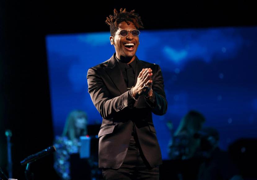 ¿Quién es Jon Batiste, el jazzista que se consagró en los Grammy?