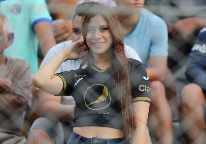 Hermosas mujeres invaden el Carlos Miranda para la gran final Motagua vs. Olimpia