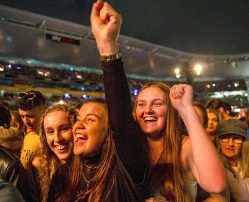 Sin mascarillas ni distanciamiento: el show que aglomeró a 50 mil personas en Nueva Zelanda