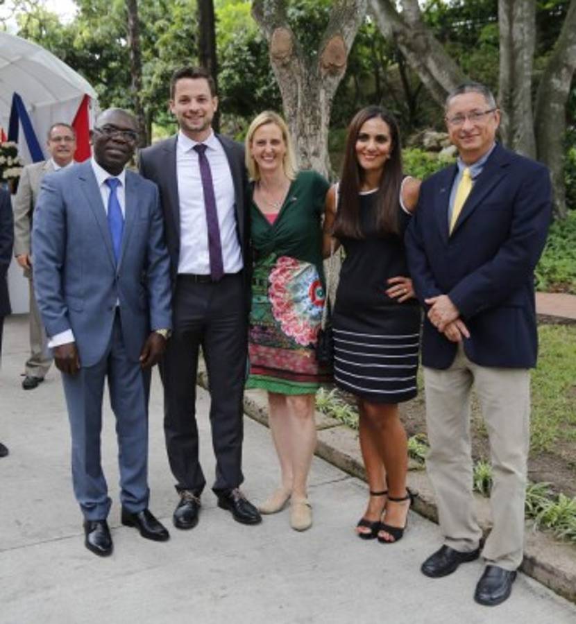 Un brindis por el aniversario de la independencia de los Estados Unidos de América