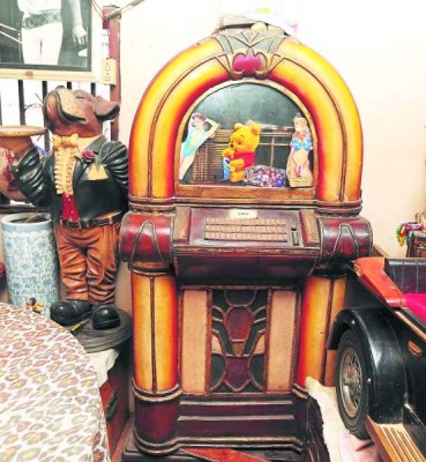 Una rocola clásica llegó desde Estados Unidos hasta el Reparto por Arriba en Tegucigalpa.