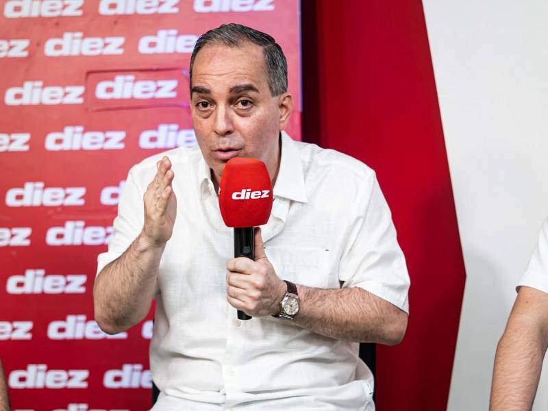 Daniel Otero da detalles de construcción de palcos del Yankel y se refiere a nuevo DT de Honduras