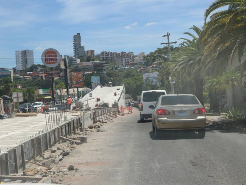 Más de 15,000 vehículos que transitan a diario por esta zona, que es considerada clave para la movilidad de la capital.