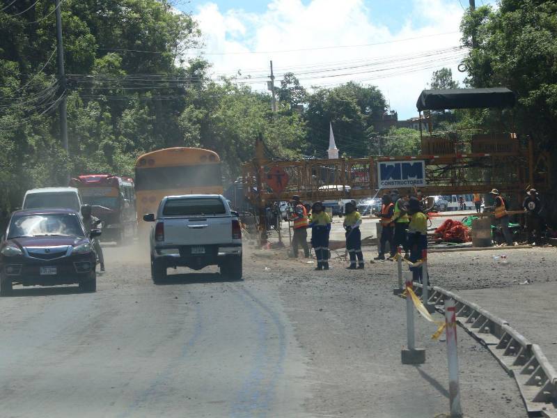 El 90% de avance lleva el proyecto de la ampliación de la carretera a Olancho. Pese a este visible progreso vecinos de la zona piden agilizar actividades