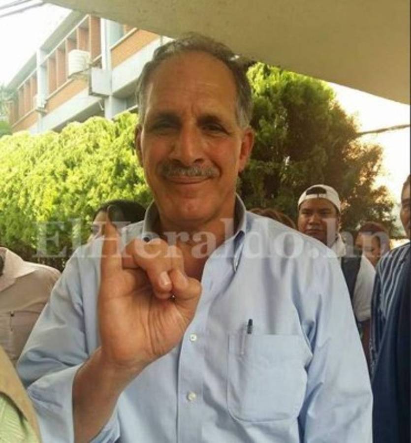 El alcalde llegó acompañado de su familia y su equipo de trabajo (Foto: El Heraldo Honduras/ Noticias de Honduras)