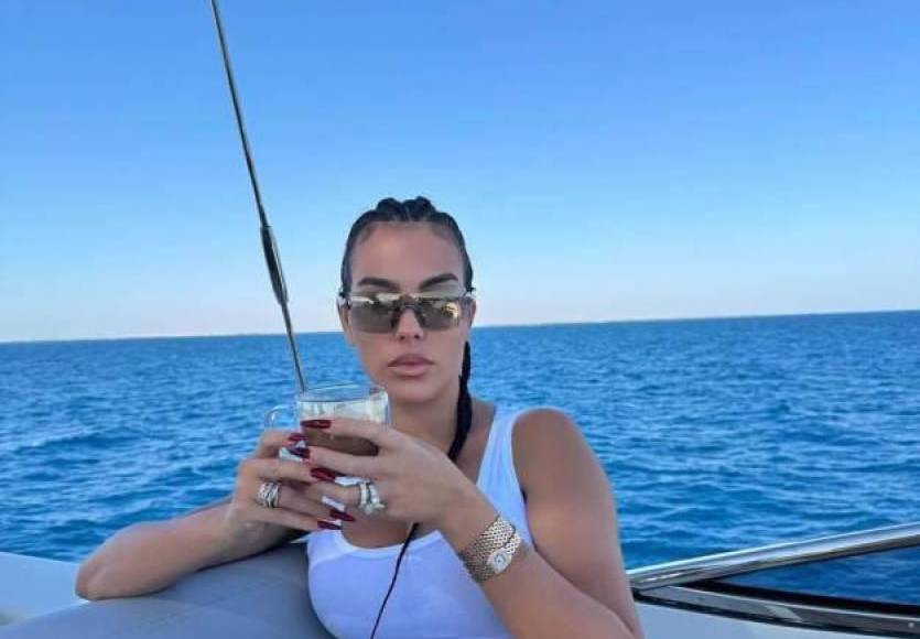 Georgina Rodríguez sorprende hasta a Cristiano Ronaldo al lucir cuerpazo en traje de baño