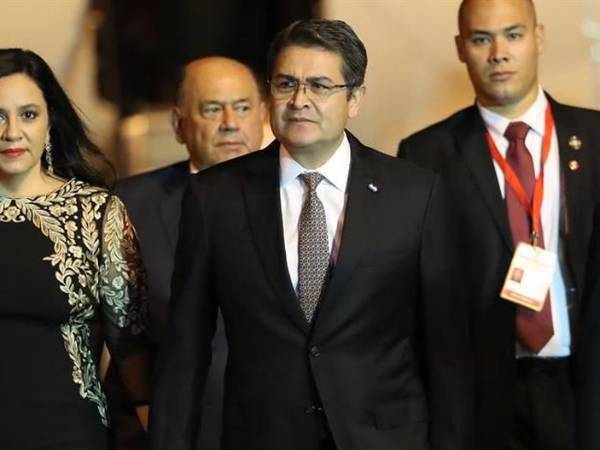 La precandidata presidencial del movimiento <b>Avanza</b> del Partido Nacional, <b>Ana García de Hernández</b>, arremetió contra el gobierno actual, acusándolo de tres años de “incompetencia y fracaso”.