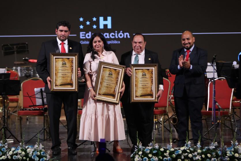 Reconocen trayectoria de loables hondureños