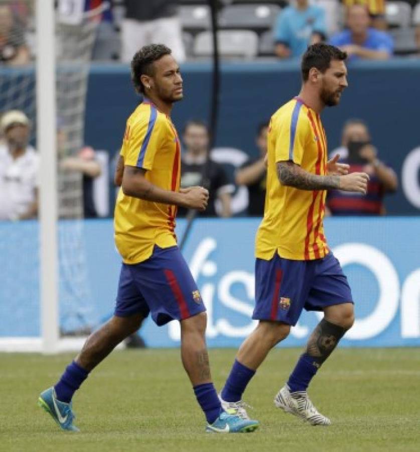 Neymar junto a Leo Messi en el entrenamiento con el Barcelona. (Foto: AP)