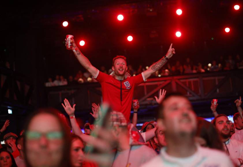 Bombardeo de goles y sangre derramada: las curiosas imágenes que dejó el Inglaterra-Irán