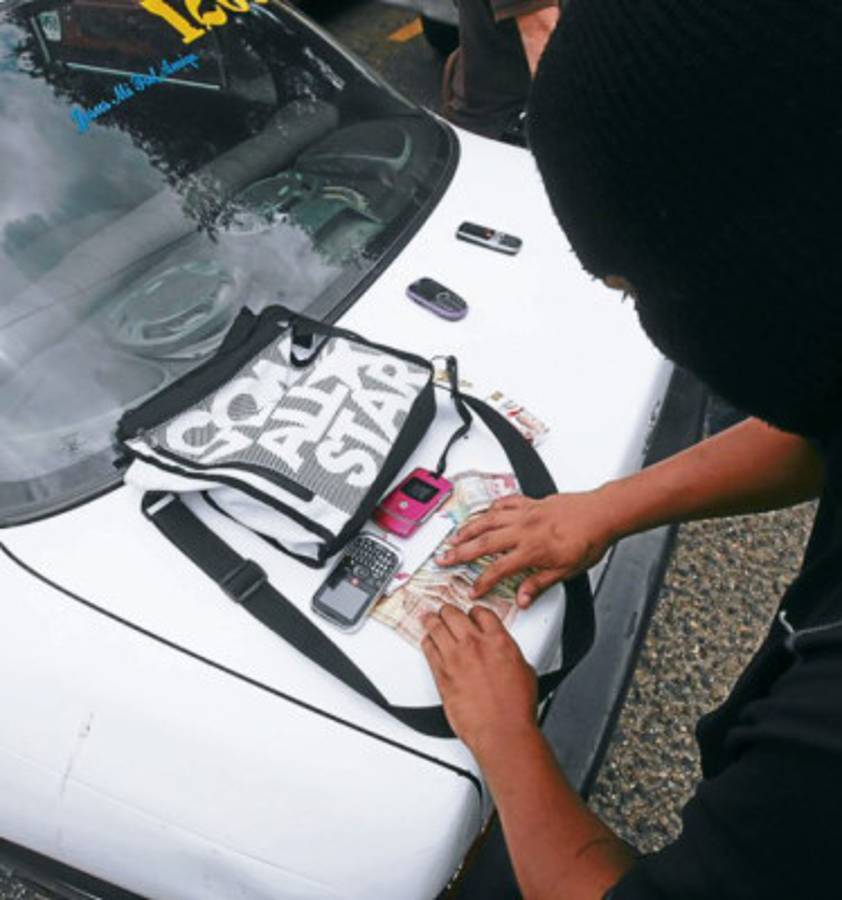 Vinculan a taxista con banda de extorsiones