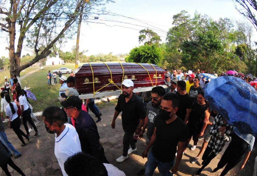 Cargando su foto, así fue la caminata para despedir a Ana Hernández